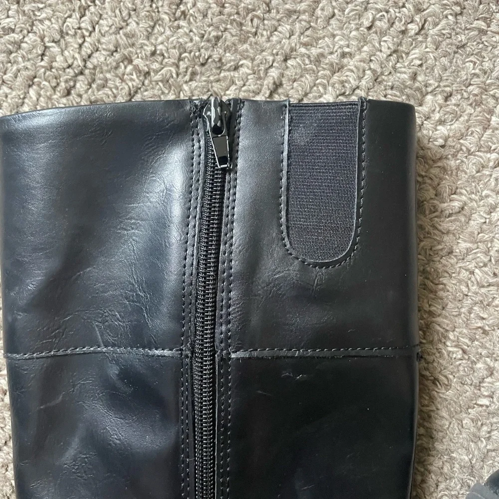 Black tall boots - Picture 3 of 5